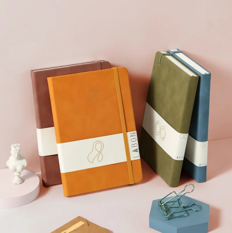 Möbius Notebook (1)